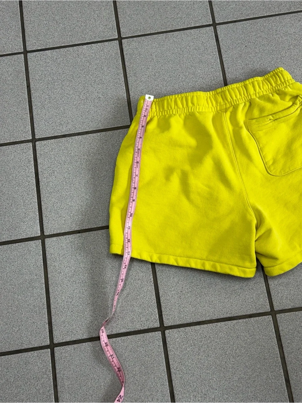 Nike Club Fleece French Terry Flow Shorts Men’s Small Opti Yellow